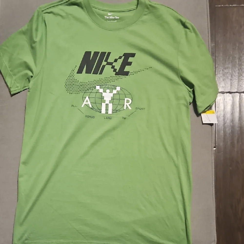 Men's Nike T-shirt NWT - Small